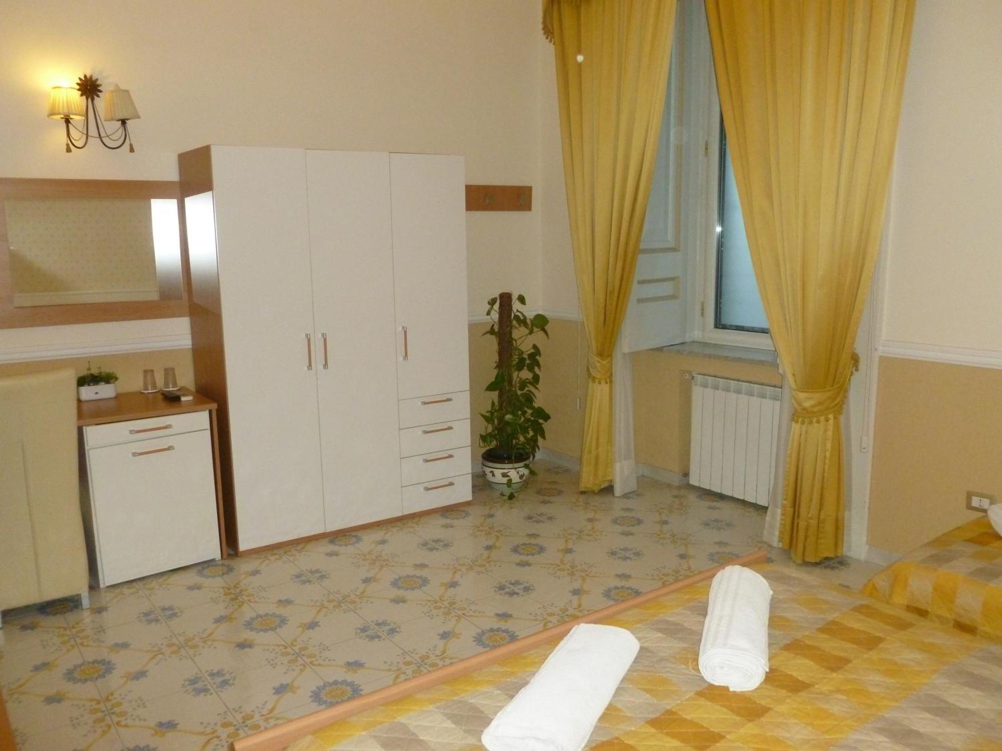 Olimpo Degli Dei Panzió Nápoly Szoba fotó